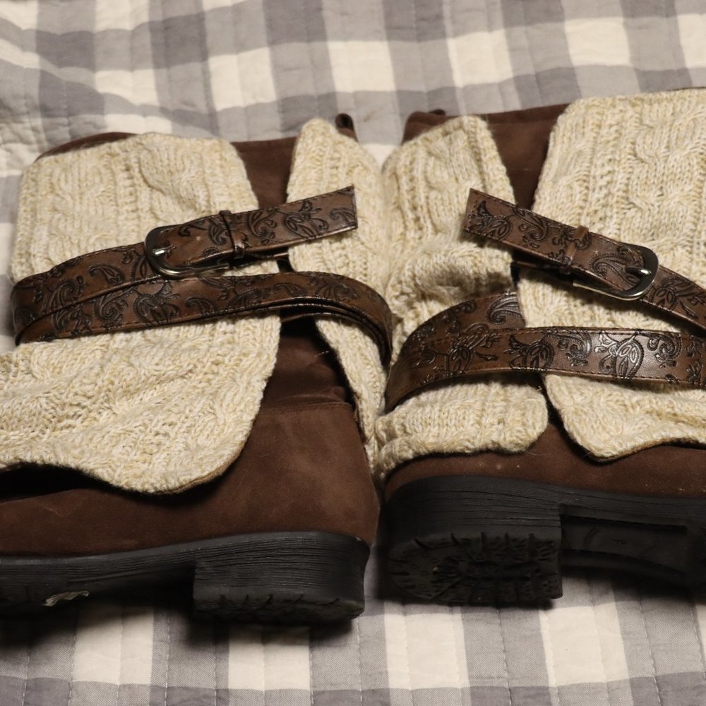 Muk Luks sweater  boot size 9